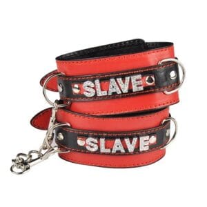 Läder fotbojor med texten slav