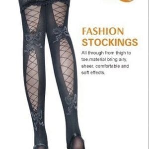 Sexiga svarta strumpor over-knee med tuffa detaljer